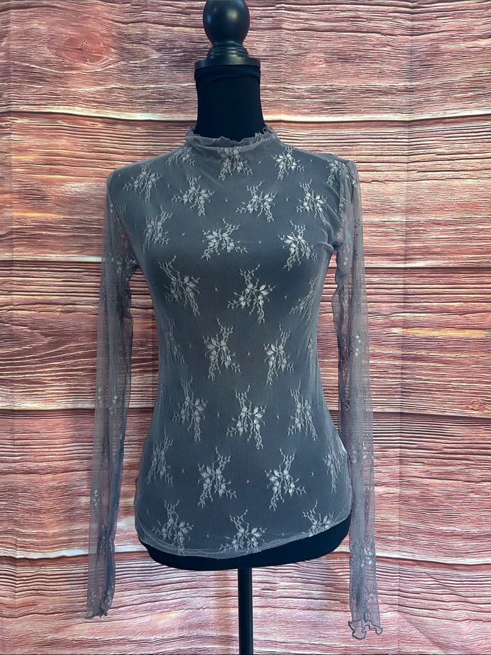 Bluivy Gray Sheer Lace Long-Sleeve Tee